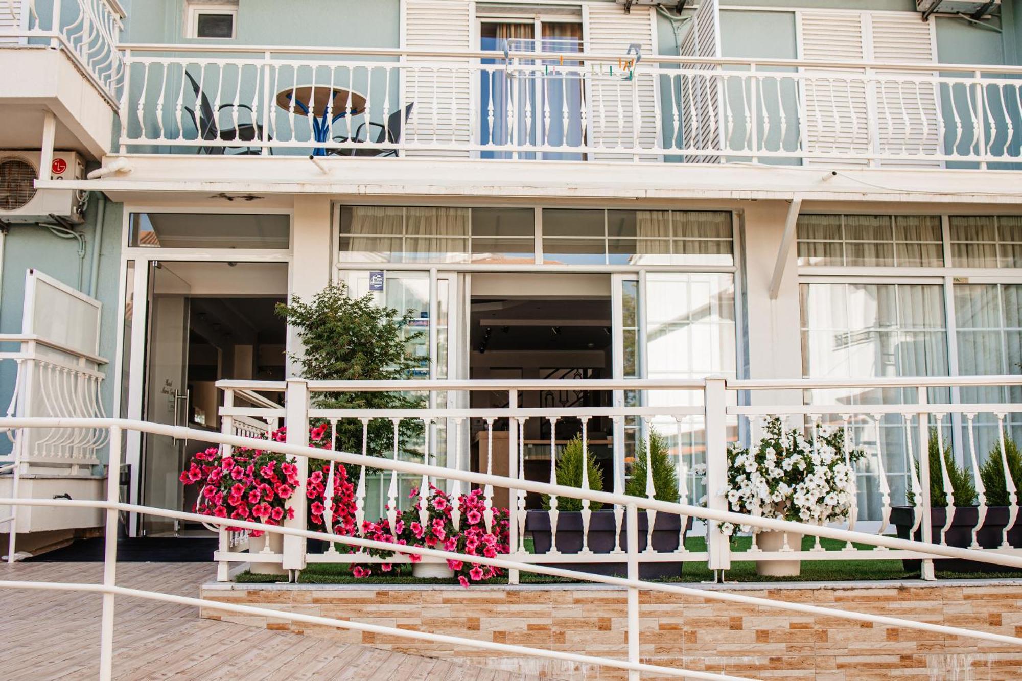 Hotel Marialena Потос Екстериор снимка